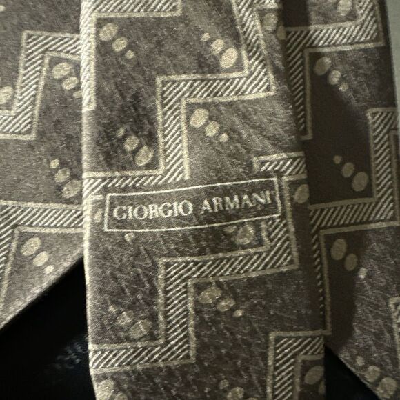 PRE OWNED DESIGNER GIORGIO ARMANI TIE - Picture 4 of 5